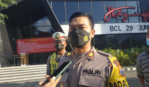 Ormas Madura Nusantara Segel Holywings di Surabaya, Begini Pengamanan Polsek Genteng