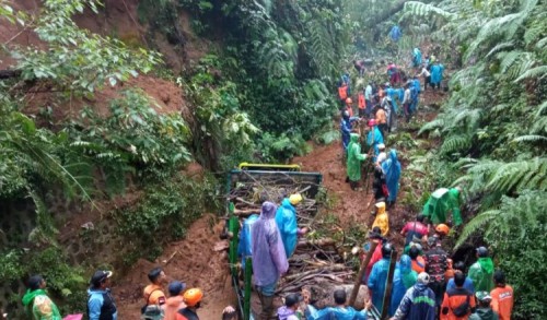 Evakuasi Longsor di Jalur Banyuwangi - Bondowoso, Ratusan Personel dan Alat Berat Dikerahkan