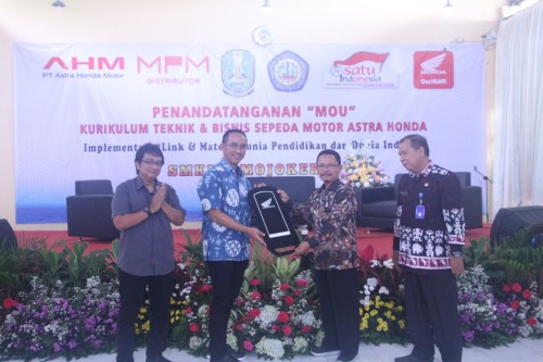 MPM Honda Jatim Perluas Pendidikan Vokasi Dengan Diresmikannya 3 Sekolah Binaan Astra Honda di Jawa Timur