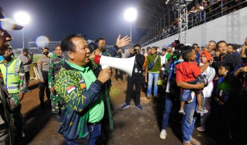 Penonton Overload, Stadion Semeru Lumajang Tak Mampu Menampung Belasan Ribu Supporter Asal Jember
