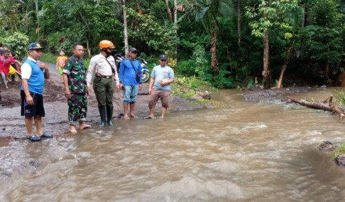Jalan Penghubung Dua Desa di Banyuwangi Terputus Akibat Luapan Sungai