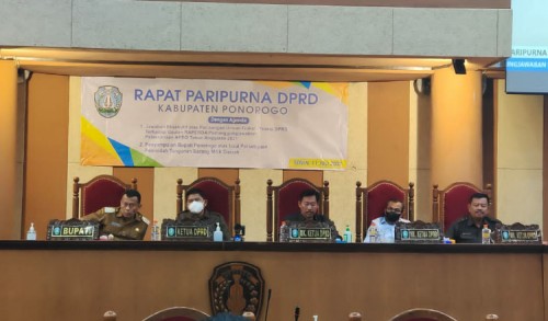 Rapat Paripurna Agenda Jawaban Bupati, Seluruh Fraksi DPRD Ponorogo Sepakat Bentuk Pansus LKPJ 2021 Namun Setuju Pelimpahan Aset