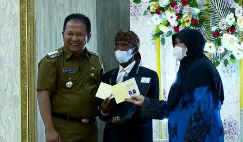 Kolaborasi Dispendukcapil dan PA Jember, 40 Pasangan Non Muslim Resmi Terima Akta Nikah