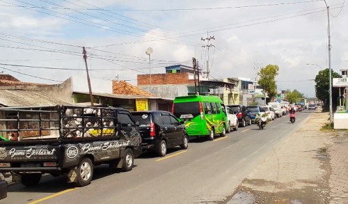 Volume Kendaraan Meningkat Saat Arus Balik, Jalan Blega Macet