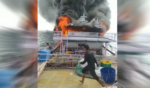 Kapal Pengangkut Ikan Terbakar di Perairan Probolinggo