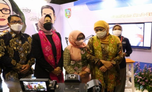 Pembukaan JKF 2022 Gubernur Jatim Kunjungi Stand Dinas Kominfo Jombang 