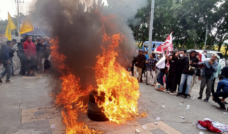 Demonstrasi Penolakan RUU KUHP di Probolinggo Ricuh