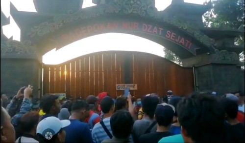 Padepokan Nur Dzat Sejati di Blitar Resmi Ditutup Setelah Masyarakat Demo
