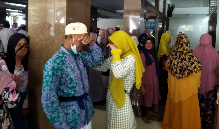Disambut Tangis Haru, 35 Jemaah Haji Asal Banyuwangi Tiba dengan Selamat