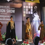 Napi Lapas Banyuwangi Tampil Anggun Bak Model saat Ikuti Fashion Show Semarak Kemerdekaan
