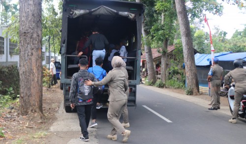 Kedapatan Bolos Sekolah, 10 Siswa SMK di Banyuwangi Diamankan Satpol PP