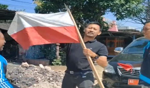 Viral! Seorang Warga di Ngawi Pasang Bendera Merah Putih Terbalik, Ini Yang Dilakukan Camat