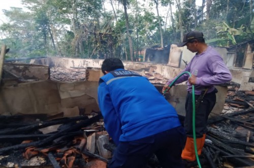Diduga Korsleting Listrik, Rumah Warga di Cilacap Ludes Terbakar