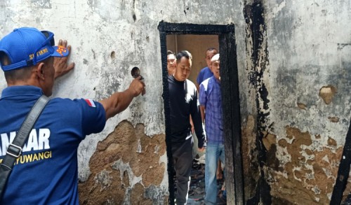 Korsleting Listrik, Rumah Warga di Banyuwangi Ludes Terbakar, Pemilik Sempat Terjebak di Kobaran Api
