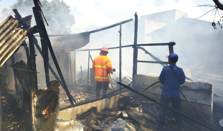 2 Kios di Terminal Brawijaya Banyuwangi Ludes Terbakar 