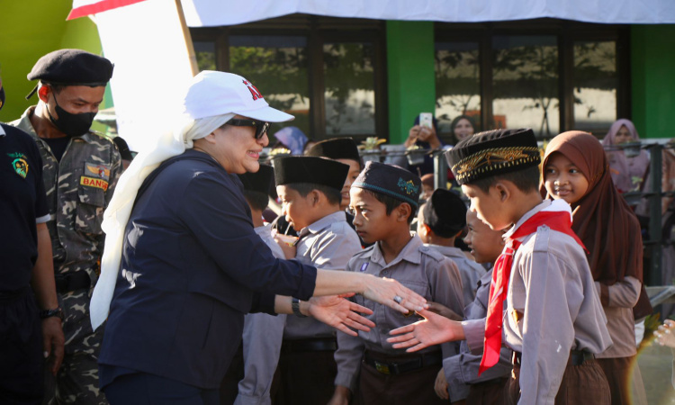 Bupati Bojonegoro Sapa Warga Dalam Peringatan HUT RI ke-77 di Kedungadem