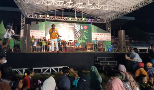 Dihibur Cak Shodiq, Pengunjung Festival Pendalungan HadiPro Histeris