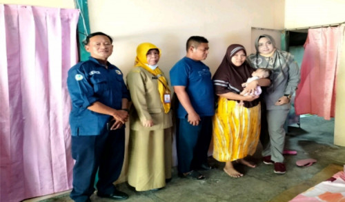 Dinas Sosial Ngawi Kunjungi Anak Penderita Hidrosefalus Berikan Bantuan Kesehatan