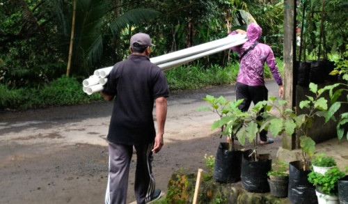 Mahasiswa Poliwangi Ciptakan Instalasi Irigasi Air Bersih Berbasis IoT di Desa Balak