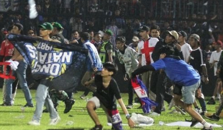 Ricuh, Usai Pertandingan Arema FC vs Persebaya 120 Orang Meninggal