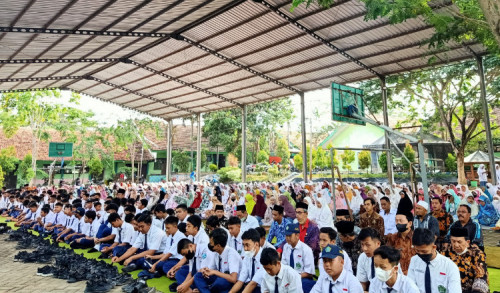 Ratusan Siswa Madrasah Probolinggo Salat Gaib Untuk Korban Tragedi Stadion Kanjuruhan