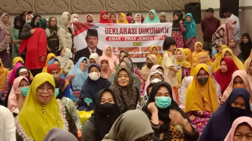 Emak-emak di Jember: 2024 Prabowo Presiden