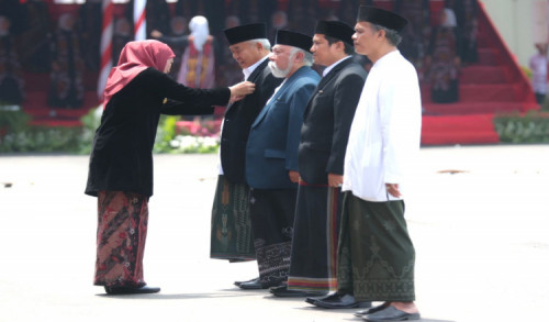 Peringati HSN, Gubernur Jawa Timur Ajak Santri Berdaya dan Siaga Menjaga Martabat Kemanusiaan