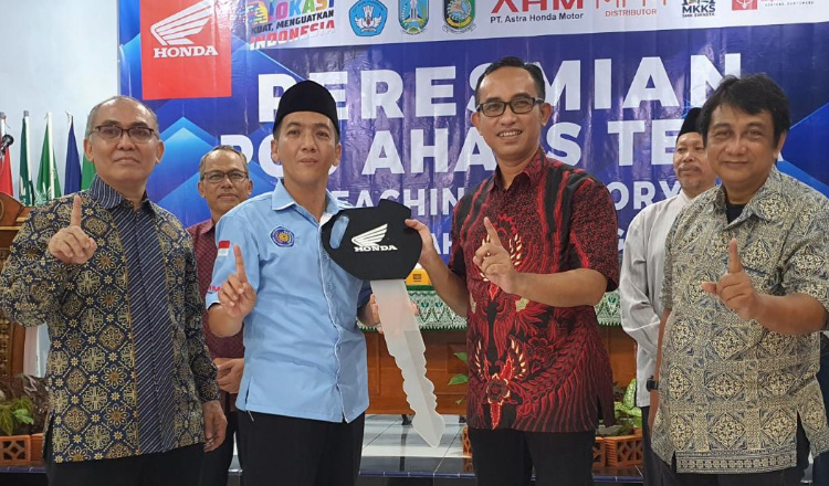 PM Honda Jatim Resmikan Program Vokasi Berbasis TEFA di SMK Muhammadiyah 2 Genteng Banyuwangi, Pertama di Jatim