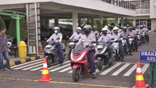 Asah Skill Berkendara, Puluhan Karyawan Dishub Kota Surabaya Ikut Pelatihan Safety Riding di MPM Safety Riding Course