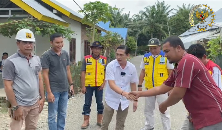 Ketua DPRD Mukomuko Tinjau Pembangunan Peningkatan Jalan di Desa Tanjung Mulya