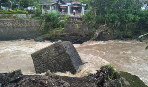 Banjir di Kalibaru Banyuwangi, Tiga Jembatan Penghubung Putus