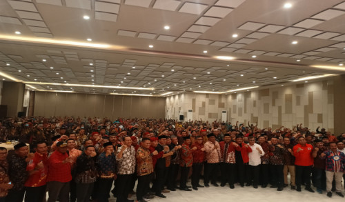 Ribuan Kepala Desa se-Indonesia Bertemu Sekjen PDIP di Ngawi, Usulkan Masa Jabatan 9 Tahun