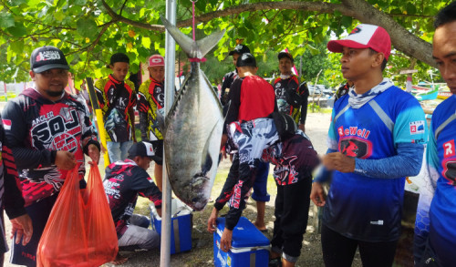 Luar Biasa, Ratusan Pemancing di Banyuwangi Donasikan Hasil Tangkapan Ikan ke Anak Yatim