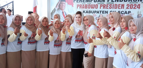 Ratusan Perempuan Kader Gerindra di Cilacap Deklarasikan Diri Dukung Prabowo Presiden 2024