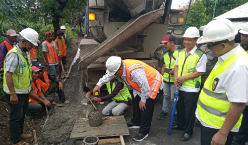 Wabup Probolinggo Tinjau Pembangunan Jalan Tambakrejo-Lumbang Senilai 8,3 Miliar Rupiah