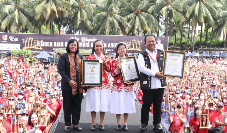 Kueren! 3200 Angklung Jember Pecahkan Rekor MURI