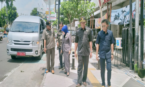 Komisi C DPRD Jombang Sidak Kembali Proyek Jalan Wahid Hasyim Jelang Penyerahan