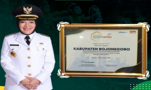 Dibawah Kepemimpinan Bupati Anna Mu'awanah, Pemkab Bojonegoro Raih Penghargaan Smart Economy 