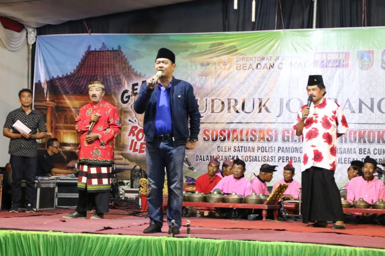 Satpol PP Jombang Sosialisasi Gempur Rokok Ilegal Gandeng Seniman Ludruk 