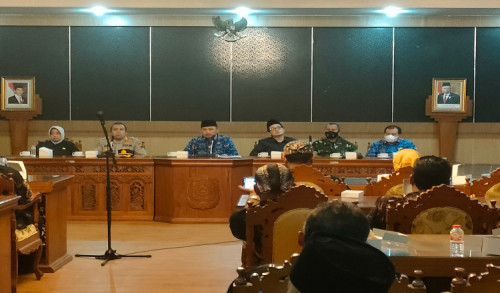 Audiensi Calon Penerima RTLH dengan Bupati Purworejo Diwarnai Sujud Syukur oleh Ketua Polosoro