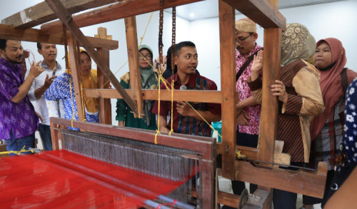 Pengrajin Batik Kota Probolinggo Dilatih Pembuatan Kain Tenun