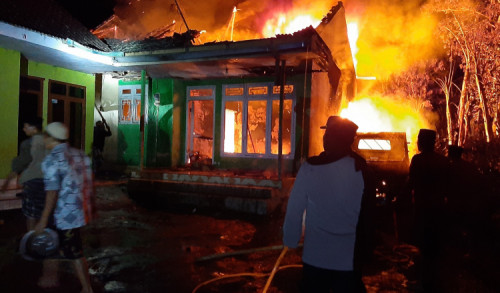 Rumah Terbakar di Probolinggo, Dua Orang Terluka