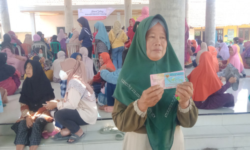 Jelang Akhir Tahun, Ratusan Ribu KPM di Jombang Terima BLT BBM