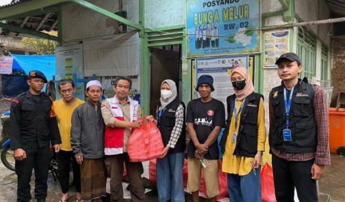 Polda Metro Jaya dan Relawan Lakukan Trauma Healing kepada Korban Gempa Cianjur