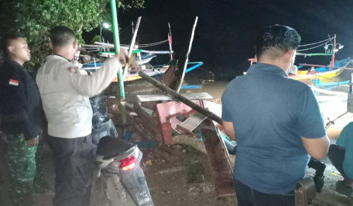 Nelayan di Banyuwangi Ditemukan Tewas Tenggelam di Bawah Perahu
