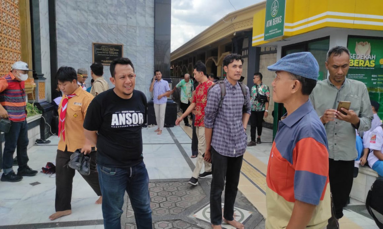 Duh, Ditinggal Salat Jumat Puluhan Sepatu dan Sandal Jemaah Masjid Agung Jombang Dicuri