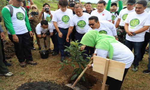 Peduli Lingkungan, DLH Jombang Launching Gerakan Lestari dan Environmental Social And Governance