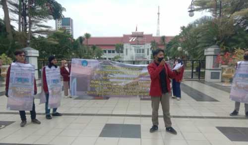 Mahasiswa FISIP Unipra Flashmob Tagih Janji Wali Kota Surabaya