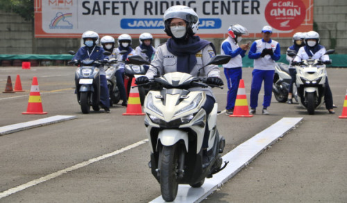 MPM Honda Jawa timur Bersama Srikandi Dishub Kota Surabaya Selenggarakan Kampanye Safety Riding
