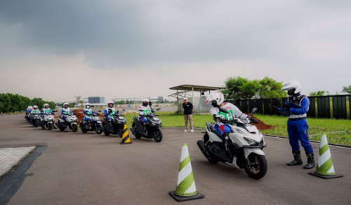 Yayasan AHM Latih Anak Muda Ikuti Safety Riding Honda